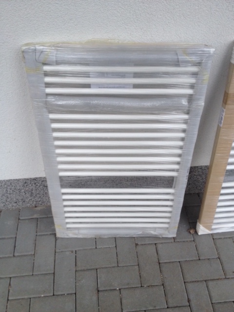 Prodám KOUPELNOVÝ TOPNÝ ŽEBŘÍK 600mm X 764mm