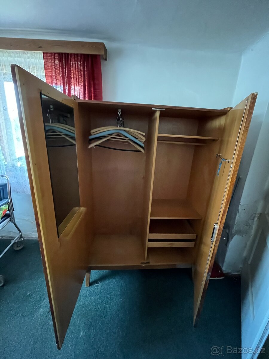 Starožitný nábytek