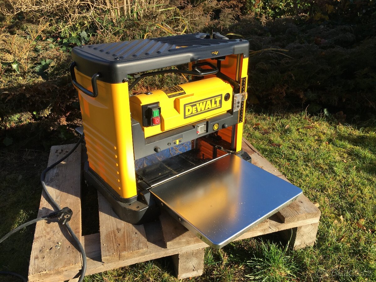 Tloušťkovací fréza DEWALT DW 733