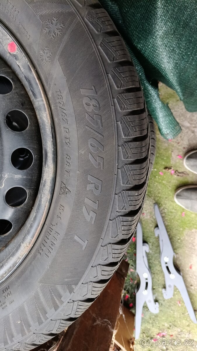 Nové pneu zimní Kia Rio