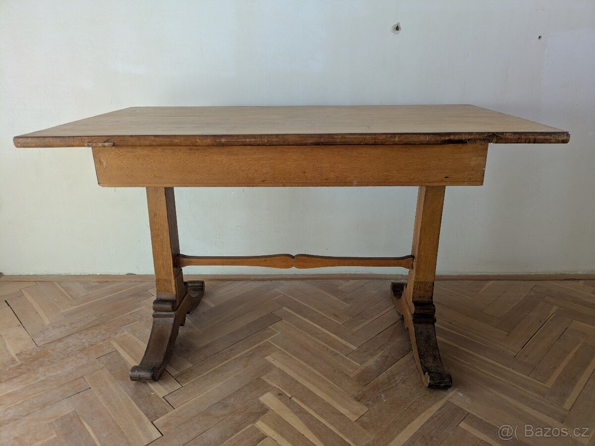 Pracovní stůl historický