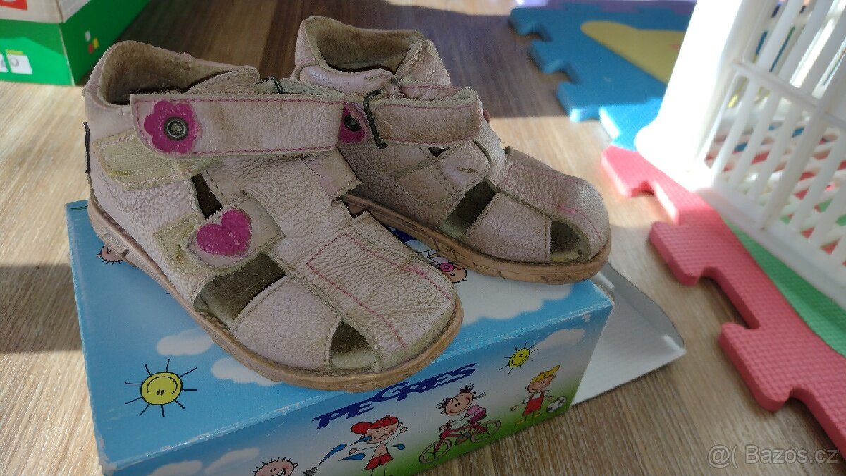 Dívčí sandále 24