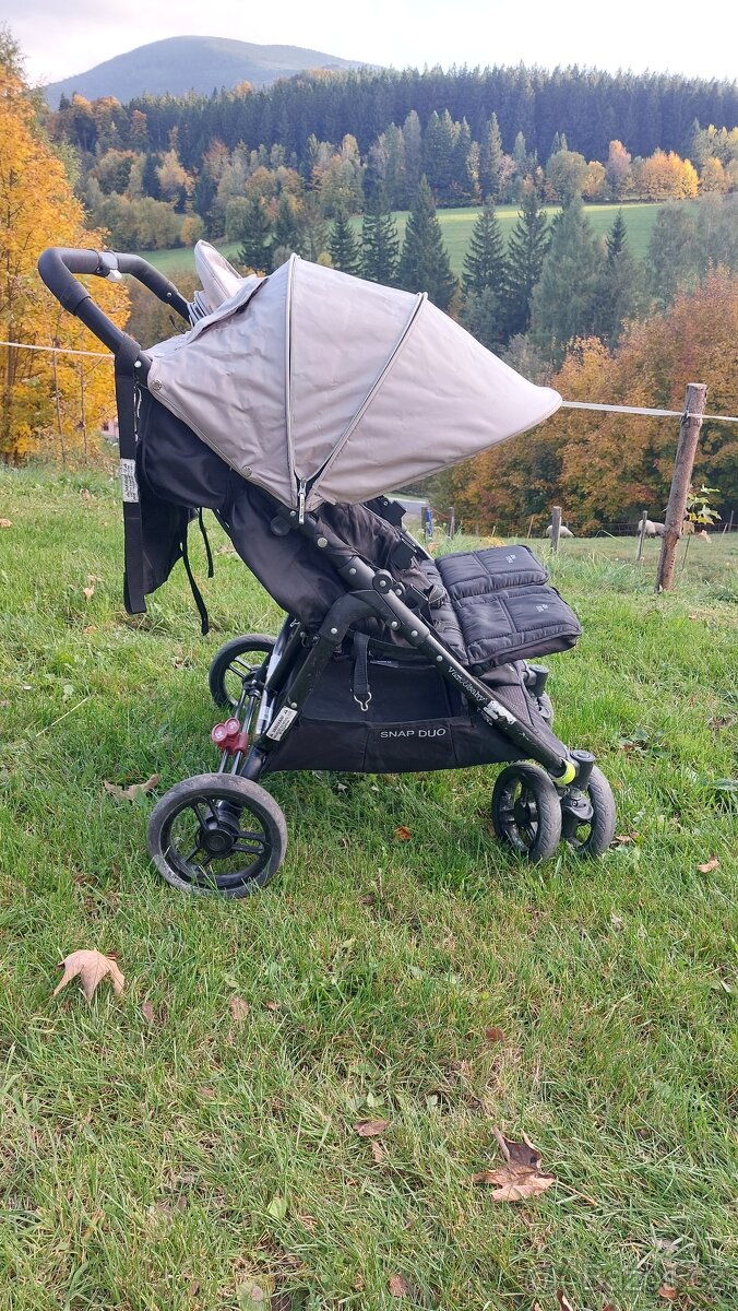 Kočárek pro dvojčata Valco baby snap duo