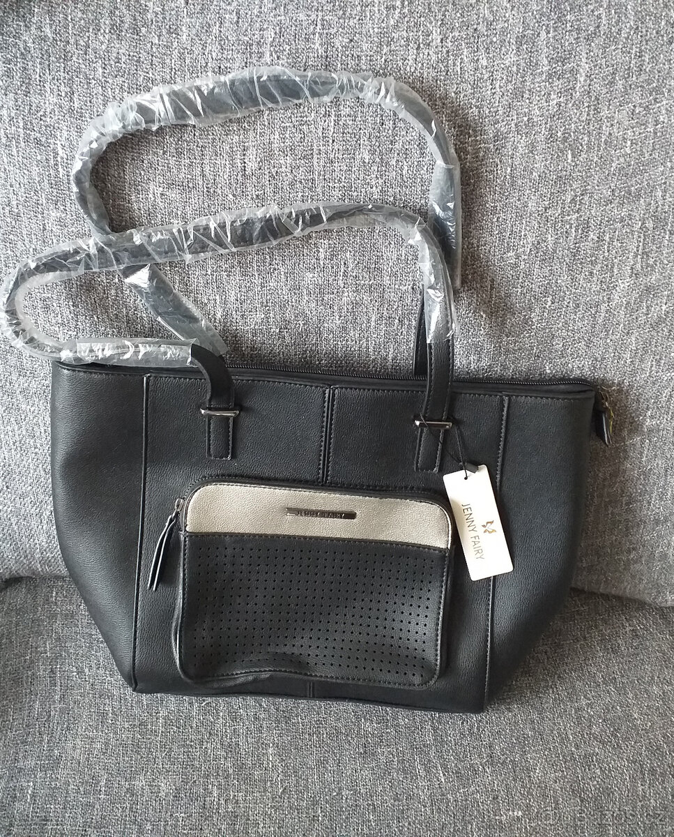 Dámská kabelka do ruky i přes rameno.