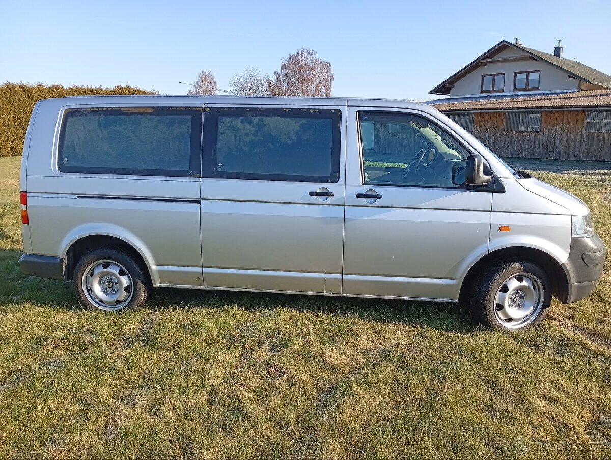 VW transportér T5 Long 2,5 TDI 7 míst.