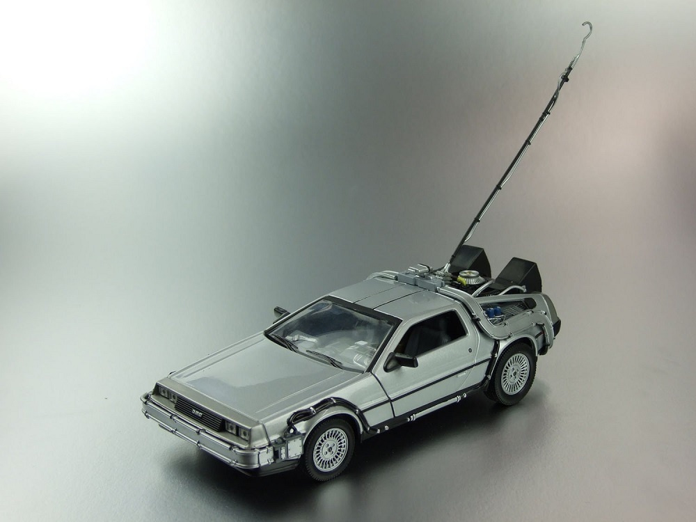 Sada 4x 1:24 DMC DeLorean ze serie Zpátky do Budoucnosti