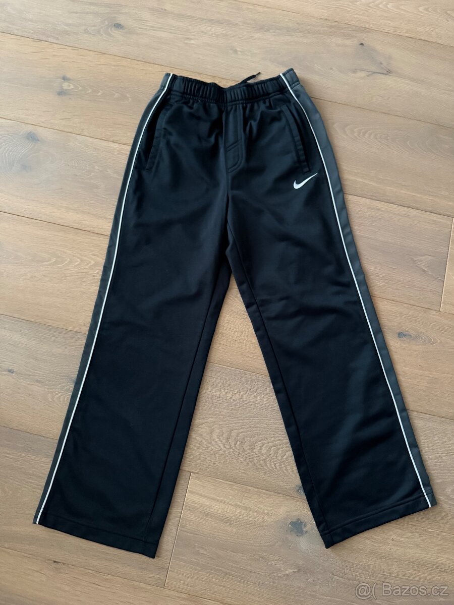 Chlapecké tepláky Nike