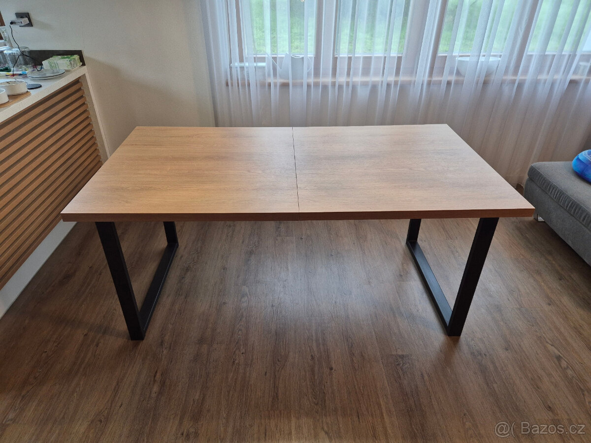 Jídelní stůl rozkládací