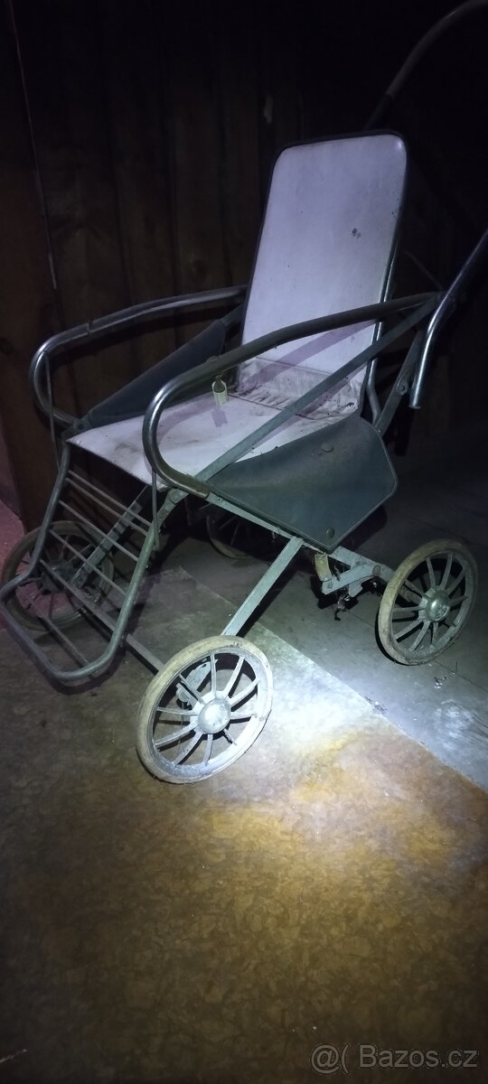 Starý kočárek