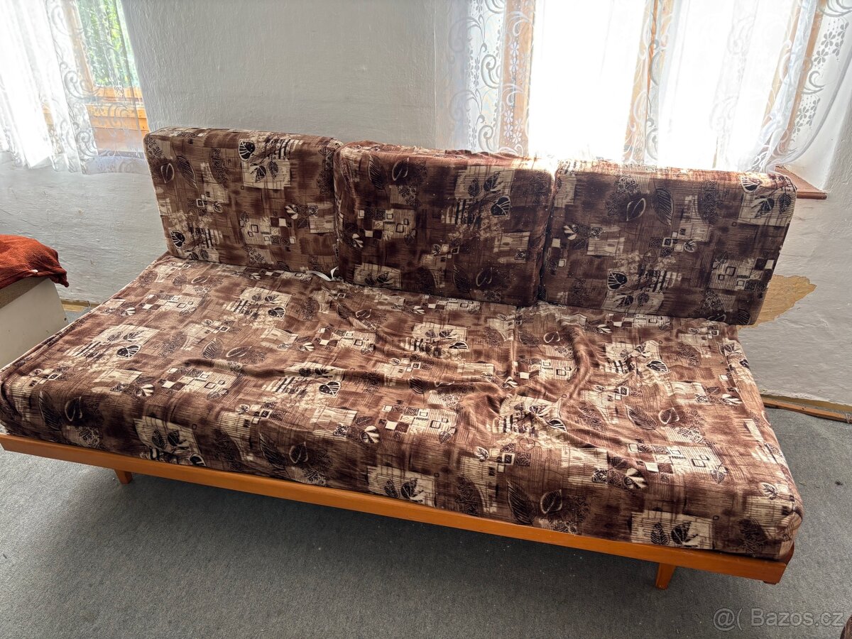 Rozkládací gauč/postel