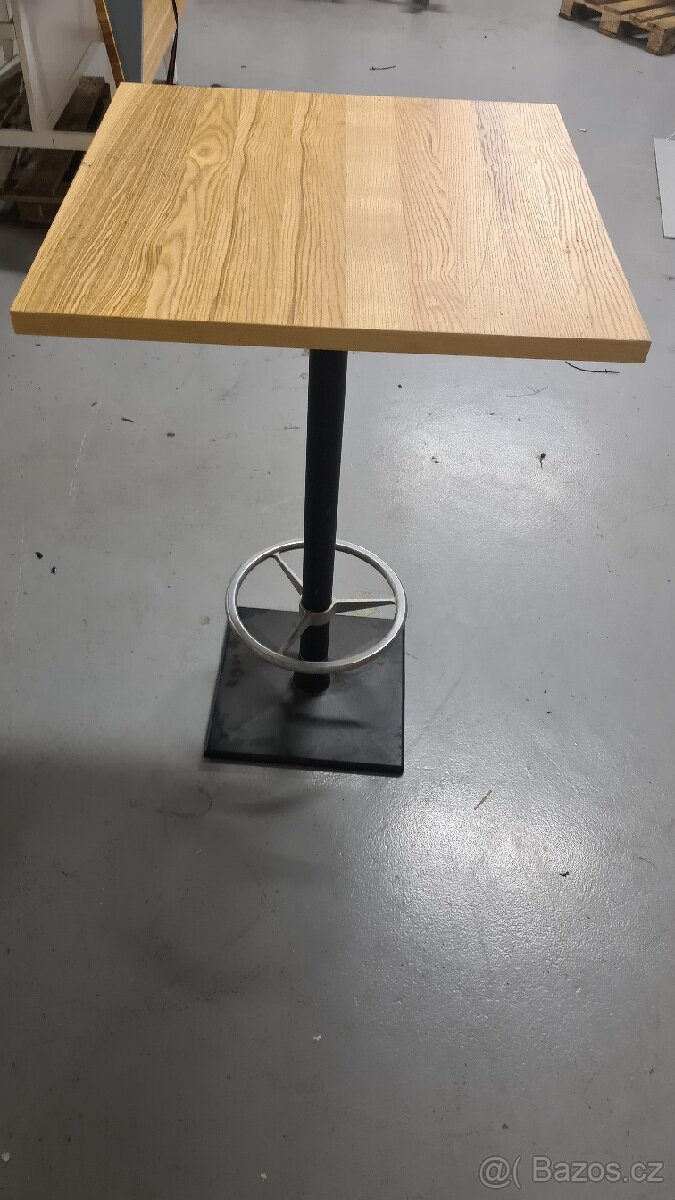barový stolek 70x70