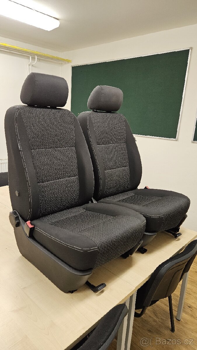 Přední sedačky VW T5