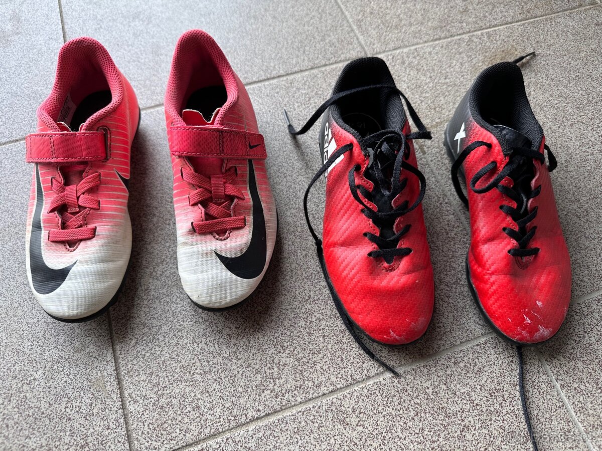 Prodám kopačky Nike a turfy Adidas