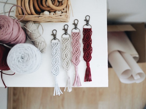 klíčenka, macramé, různé barvy
