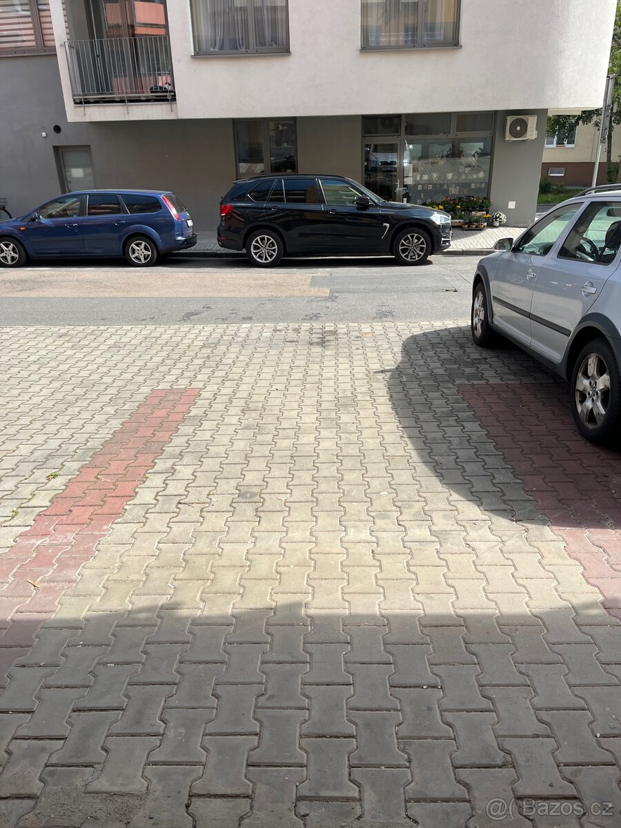 Pronájem garáže a parkovacího stání