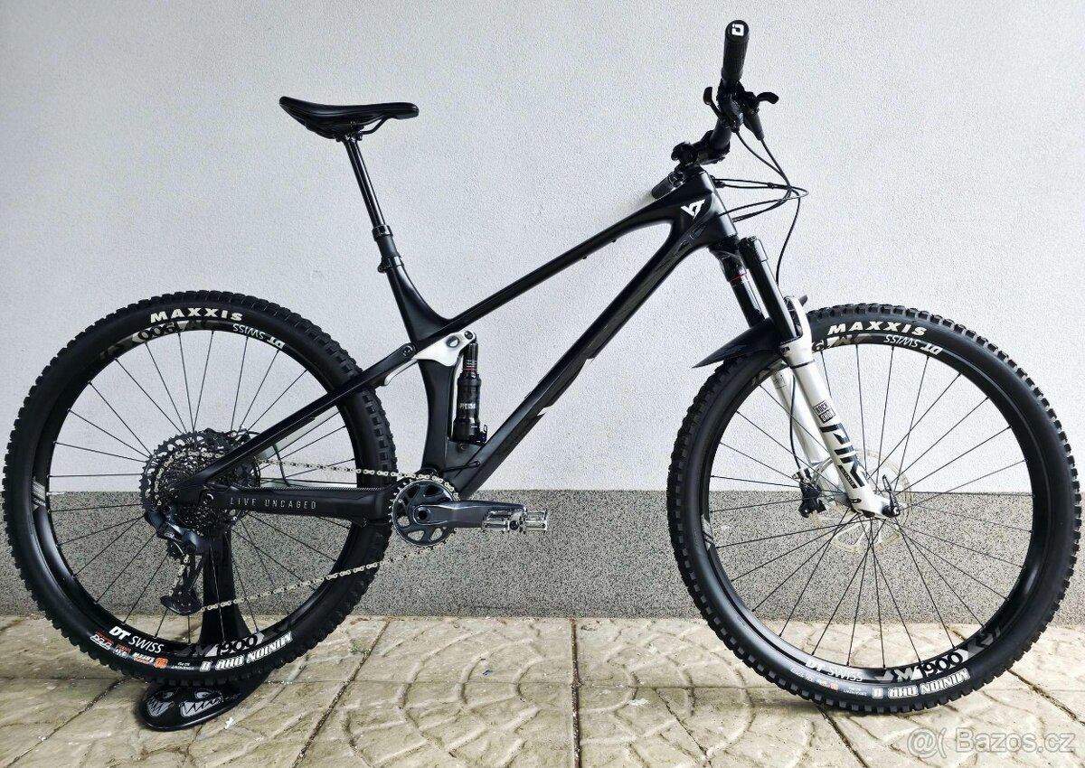 Horské kolo YT IZZO Uncaged 4 Blaze Carbon 2021 29″