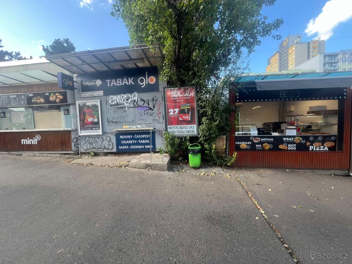 Prodejní stánek na metru Háje