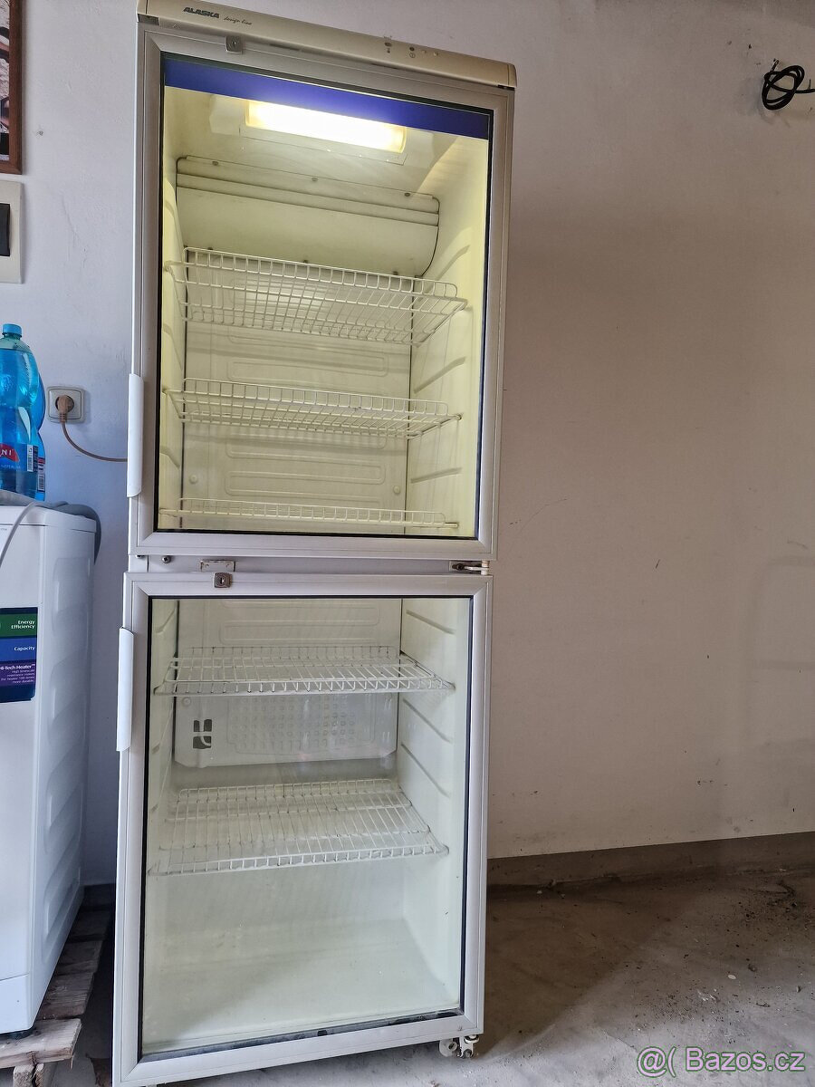 Lednice prosklená, dvoudveřová, osvětlená, cena 6500,-Kč.