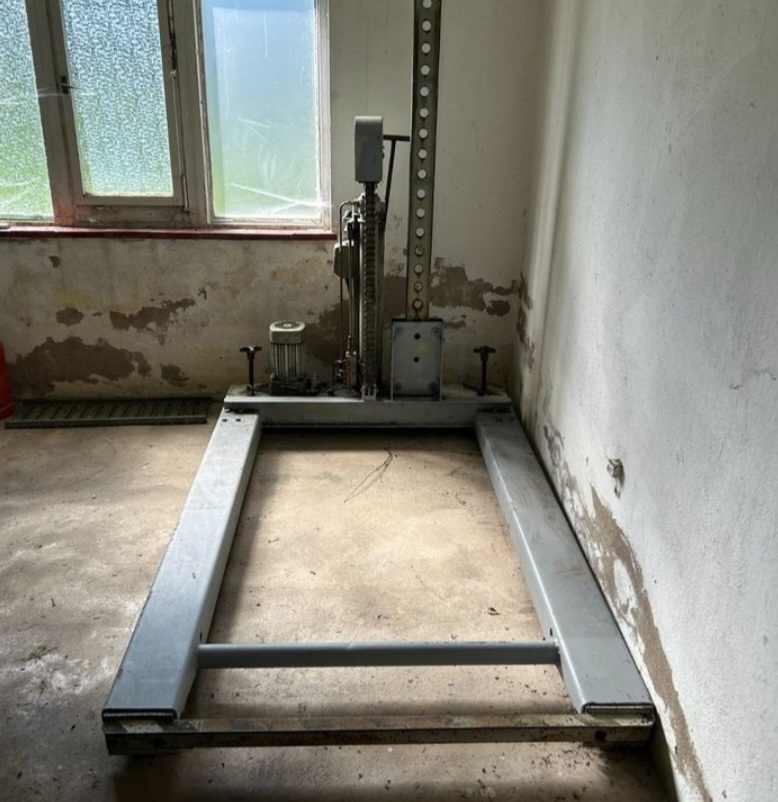 Nůžkový hydraulicky zvedák 1,5T Ddr