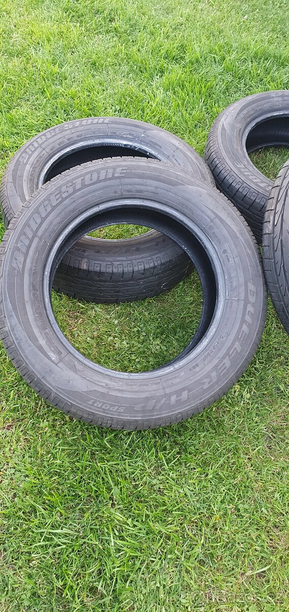 Pneu Bridgestone Dueler H/P Sport - R17 215/65