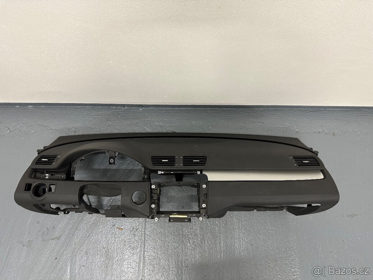 Vw Passat B6 palubní deska s airbagem