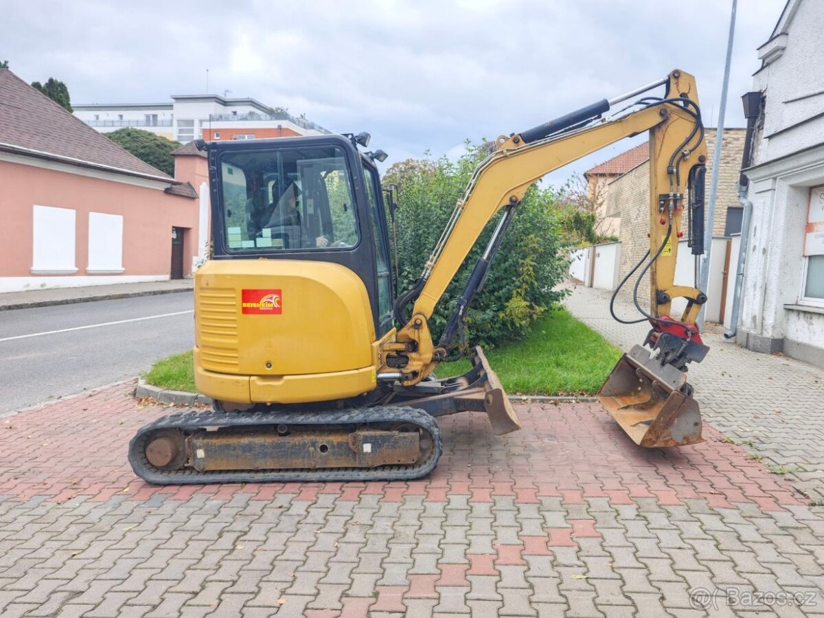 Minibagr pásový CAT 303,5 E