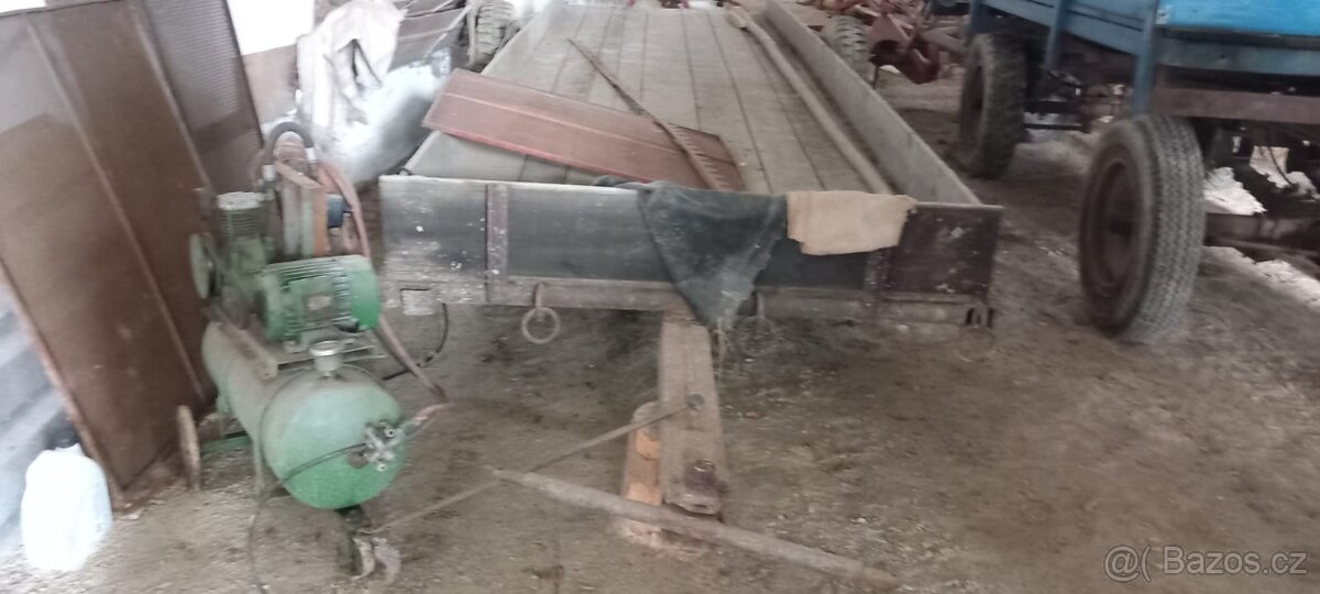 Dvoukolový přívěs za traktor