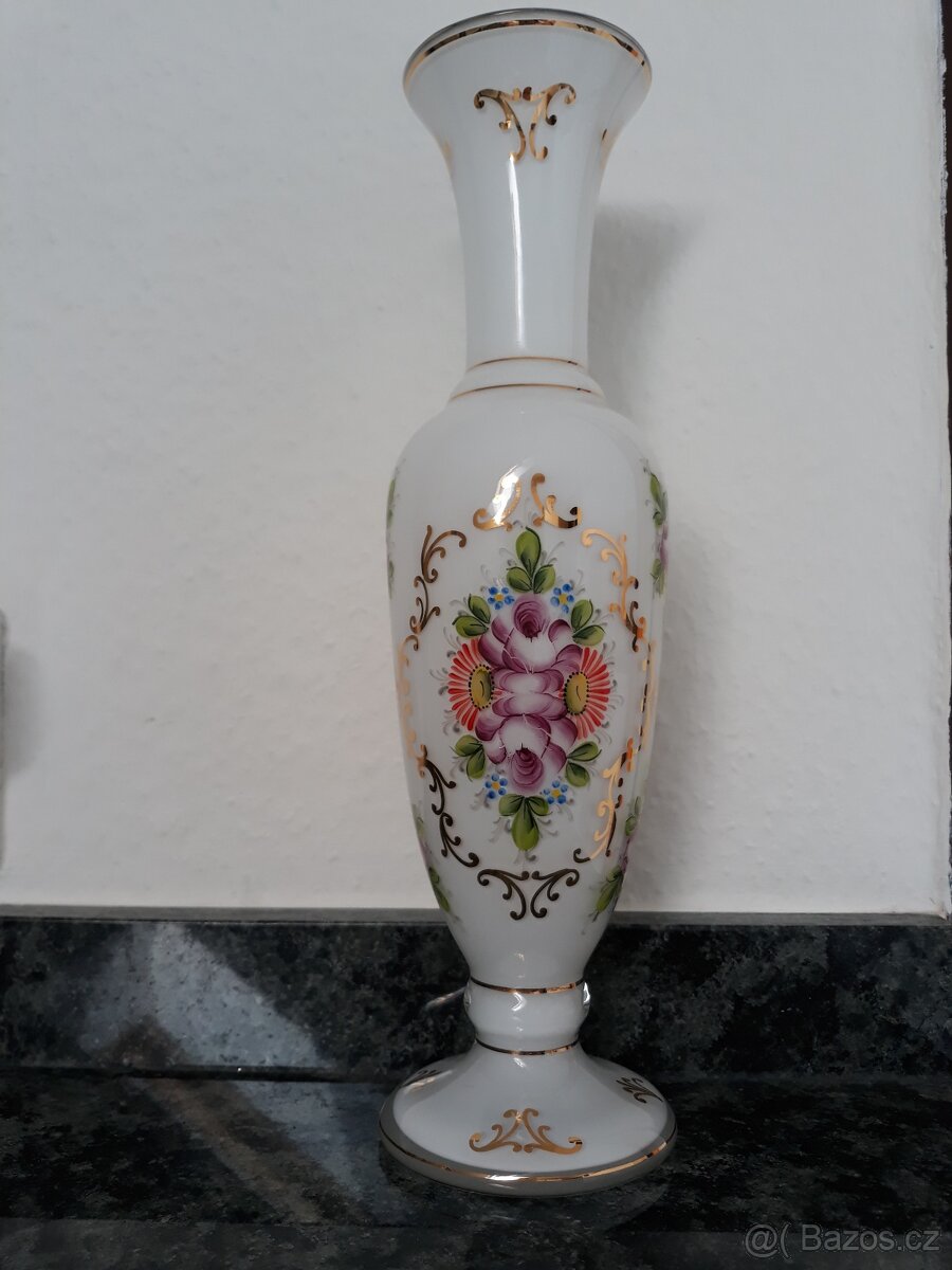 Vázy a vázičky ze skla, porcelánu a keramiky