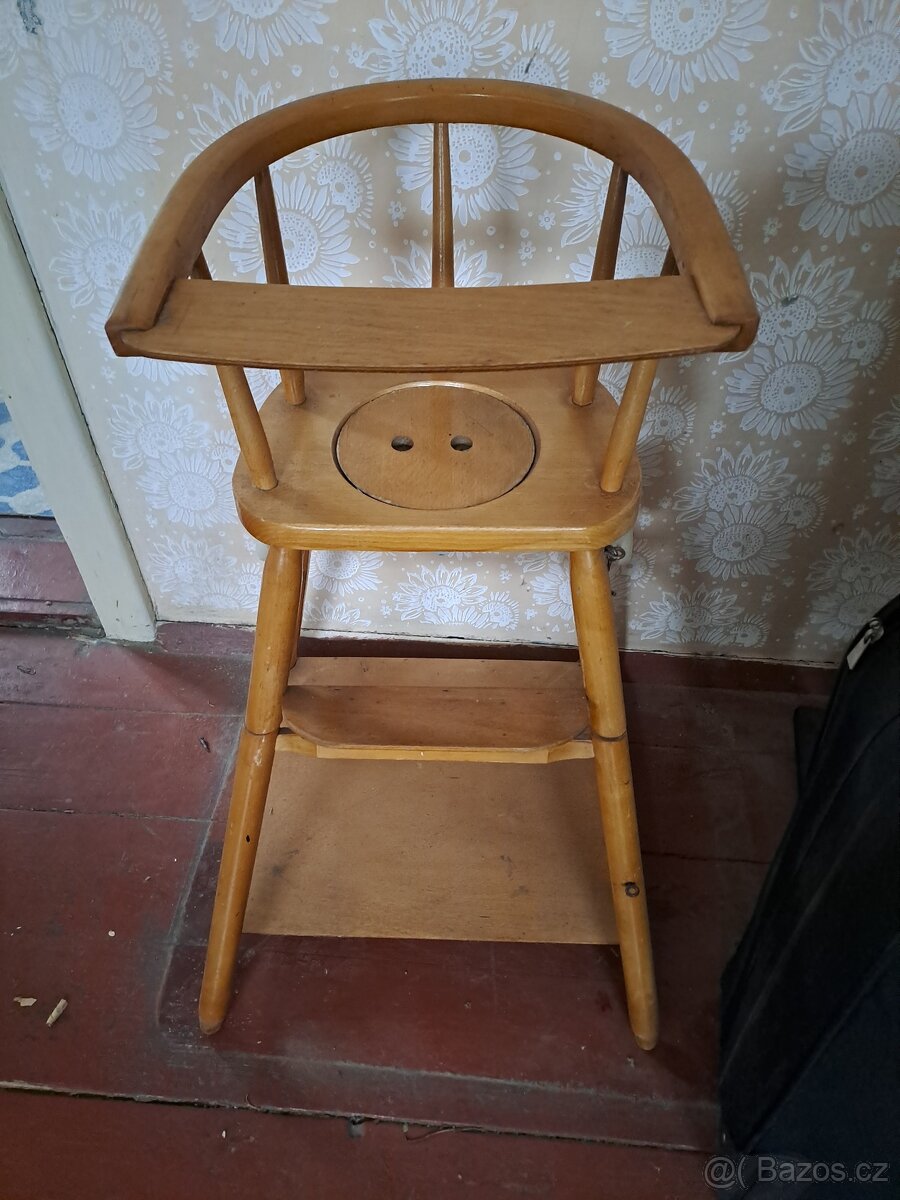 Jidelni zidlicka z 80.let