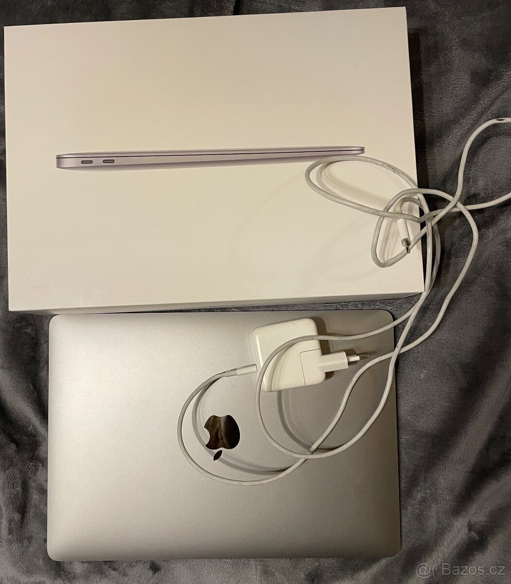 Apple MacBook Air (2020)