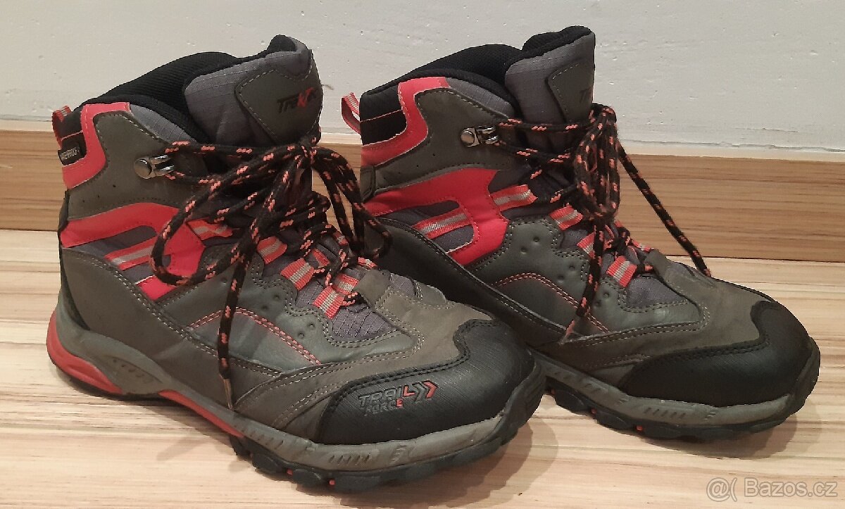 Dívčí voděodolné trekingové boty Crivit vel.35
