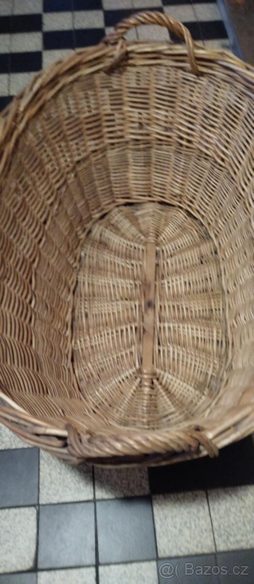 Proutěný koš