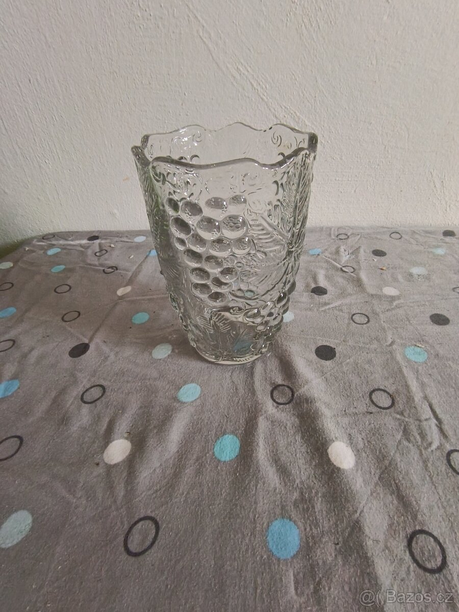 Skleněný tak a váza