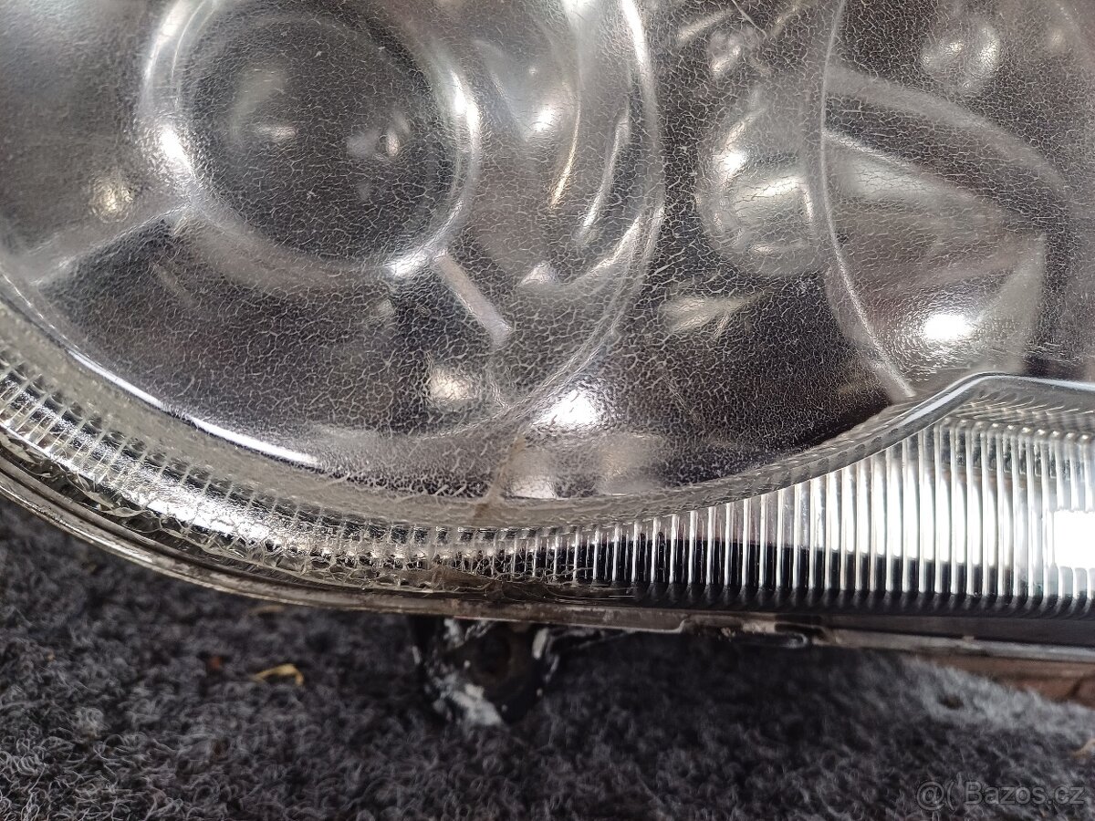 Světla na Chrysler 300C - první generace