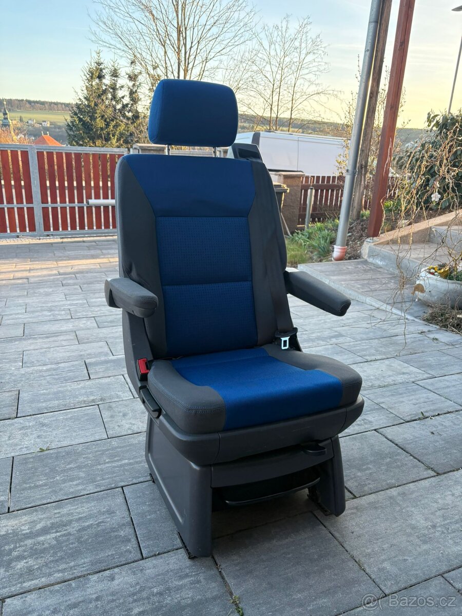Otočná sedačka VW Multivan