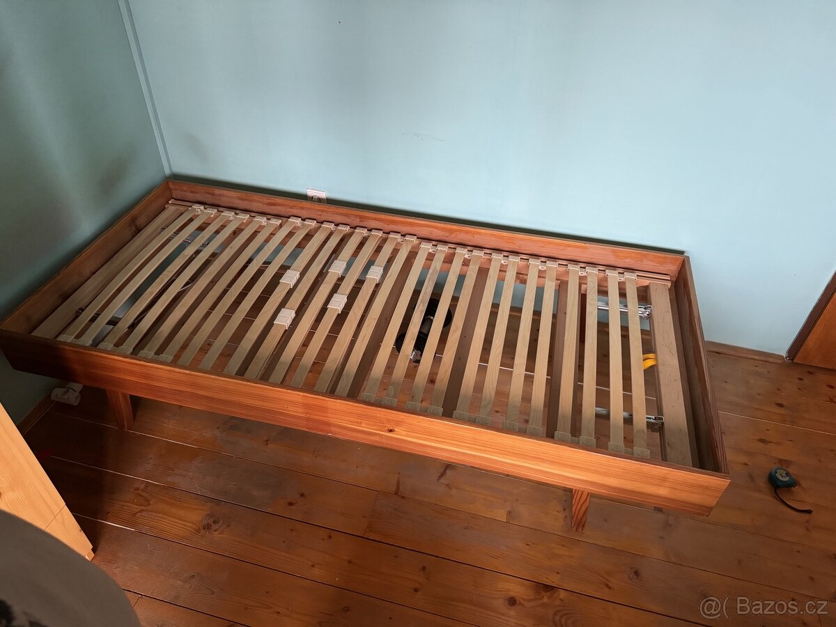 postel z masivu 200x90 cm + rošt