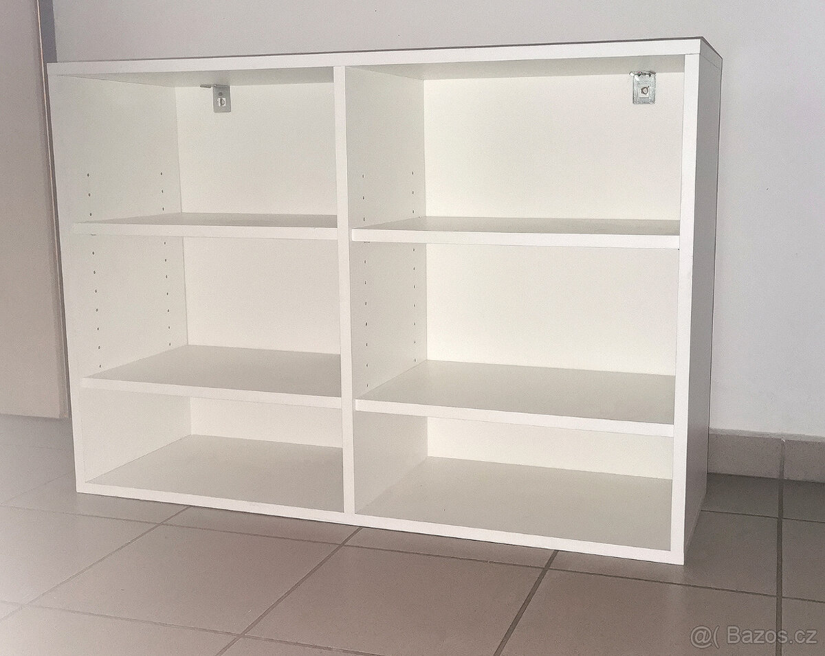 Bílá regálová komoda. Bezvadný stav