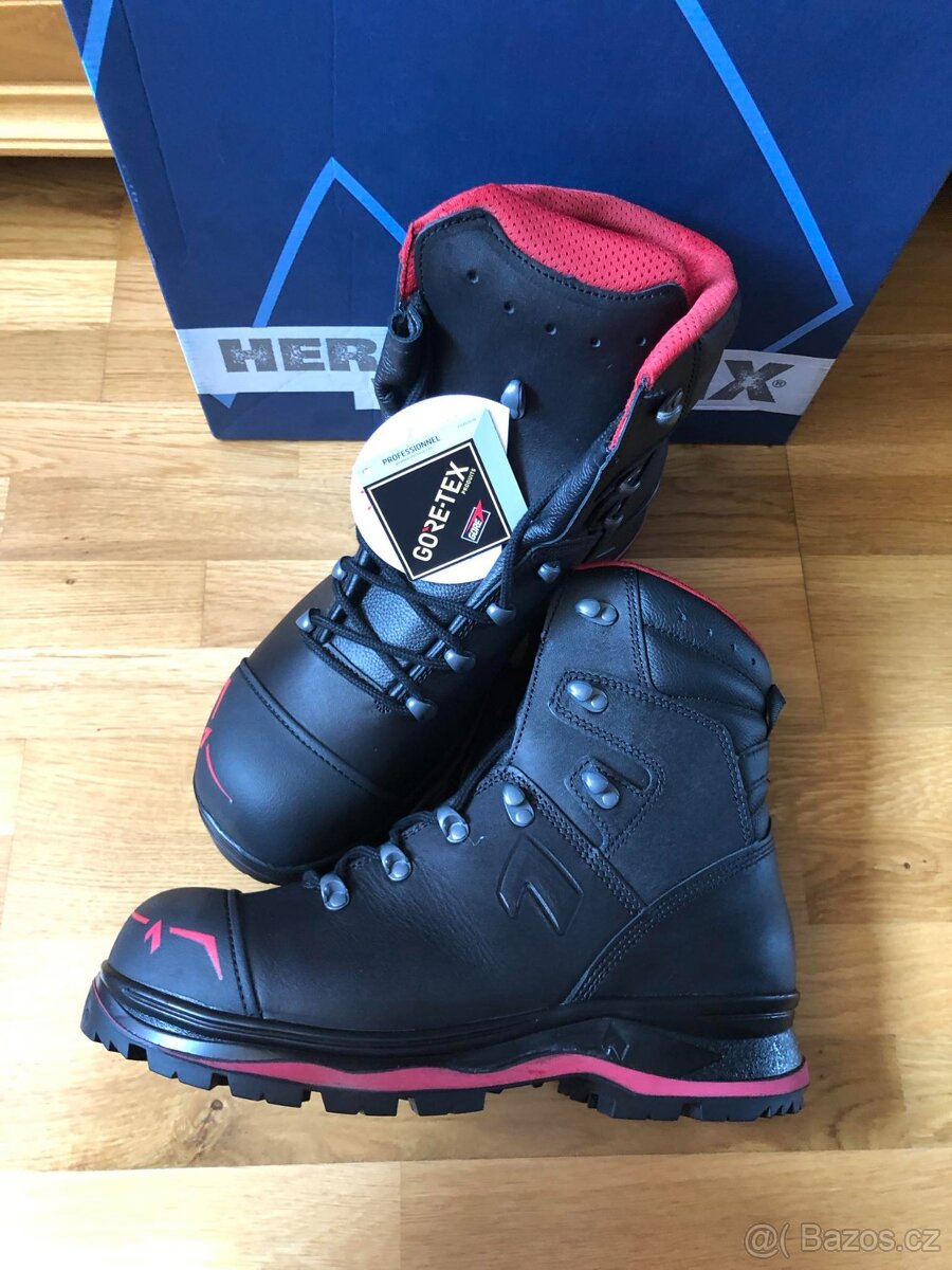 Pohodlná trekově laděná bota od značky HAIX, Trekker PRO 2,0
