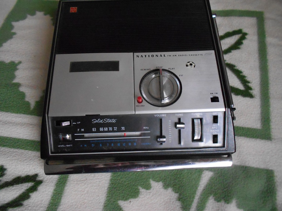 Prodám radiomagnetofon National RQ 232