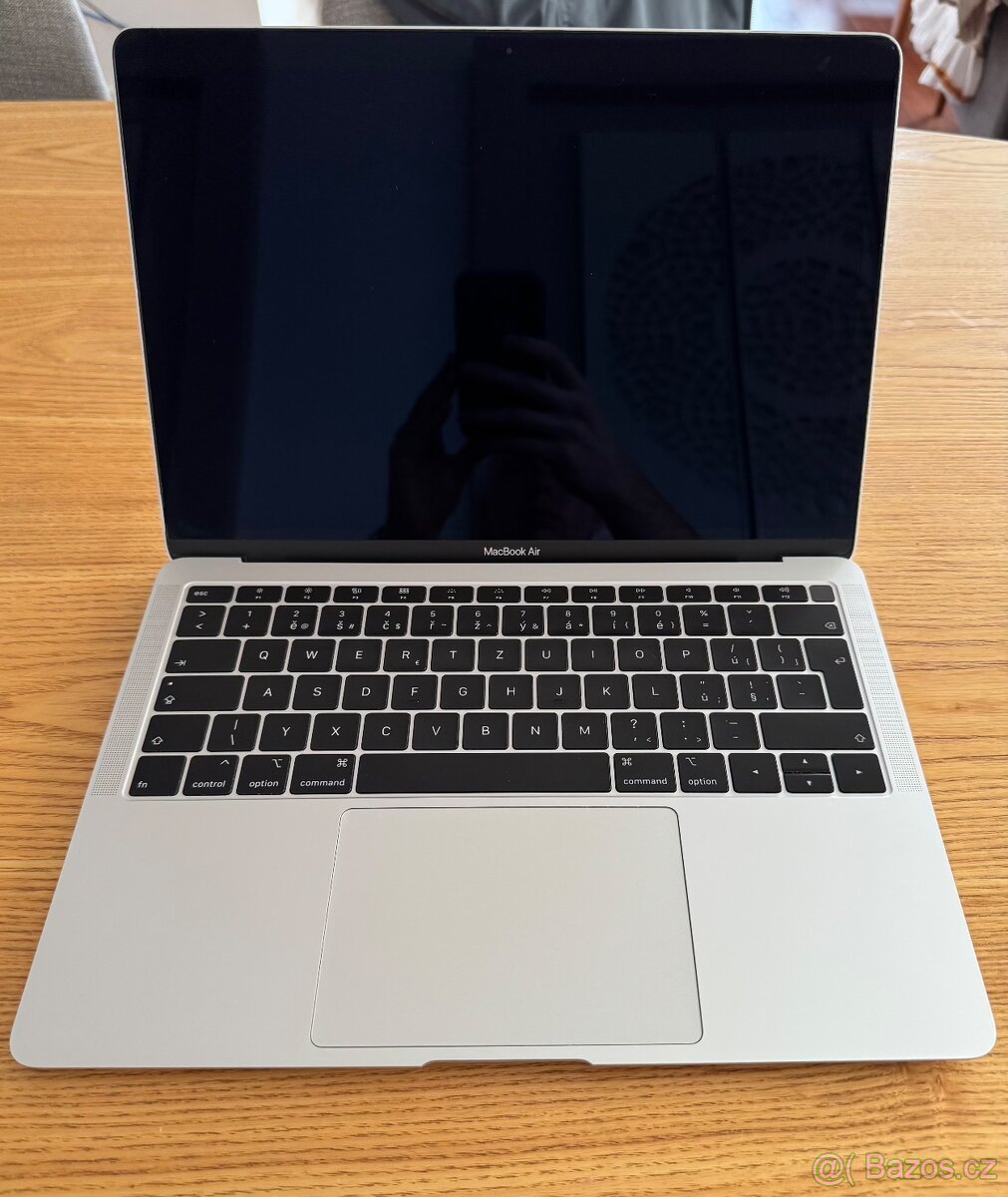 MacBook Air JAKO NOVÝ