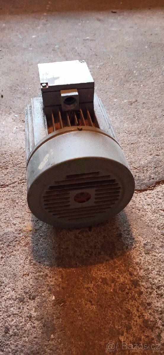 Třífazový elektromotor 2,2kW,, 2855 ot/min