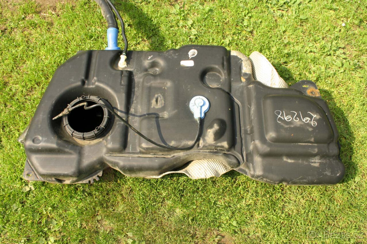 Nádrž paliva Peugeot 307 SW 1,6 benzín 80 kW