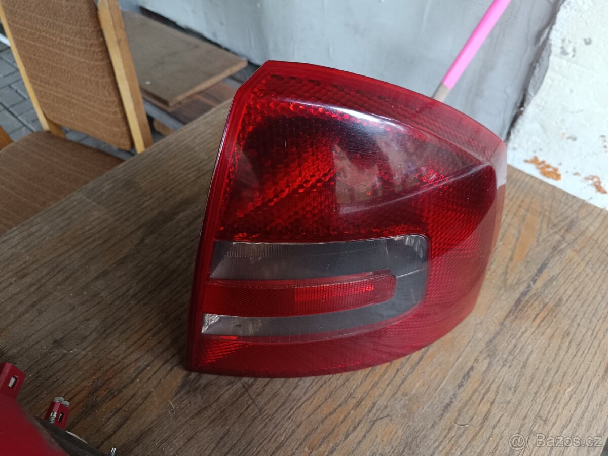 SKODA OCTAVIA 2 ZADNÍ SVĚTLO