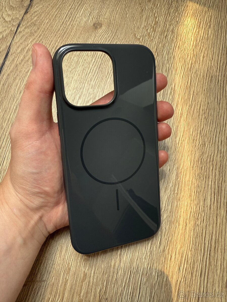 Kryt Beats s MagSafe na iPhone 16 Pro Max — půlnočně černý