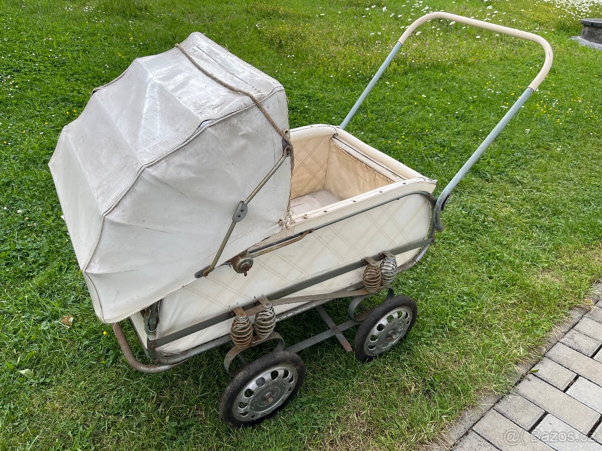 Retro kočárek - osmipérák