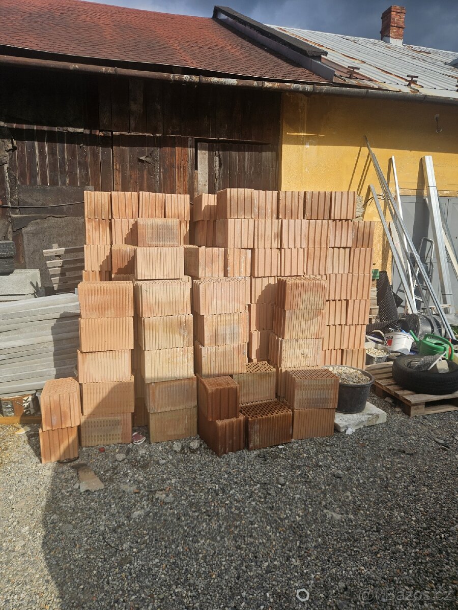 Prodej Nových broušených cihel Porotherm profi Dryfix 240