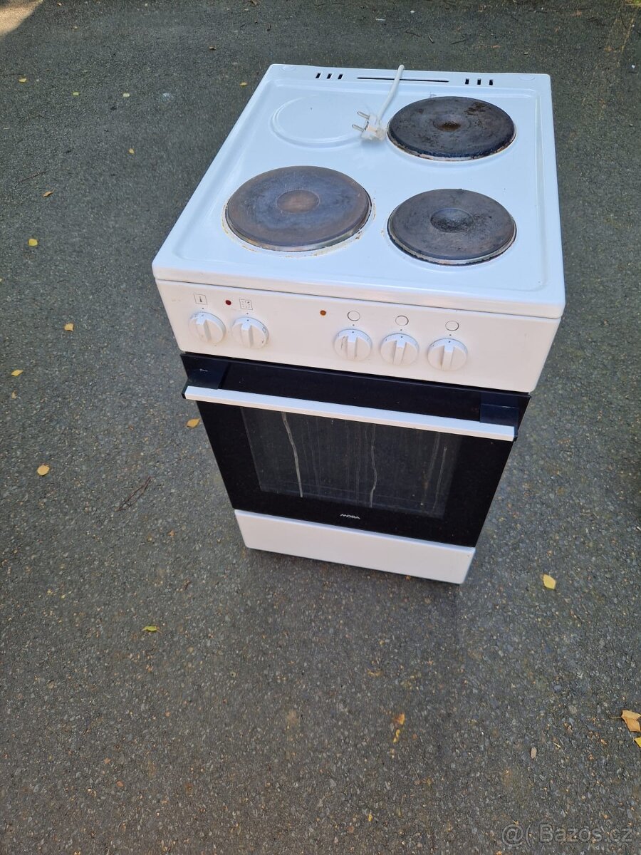 Elektricky sporak 3 plotynky