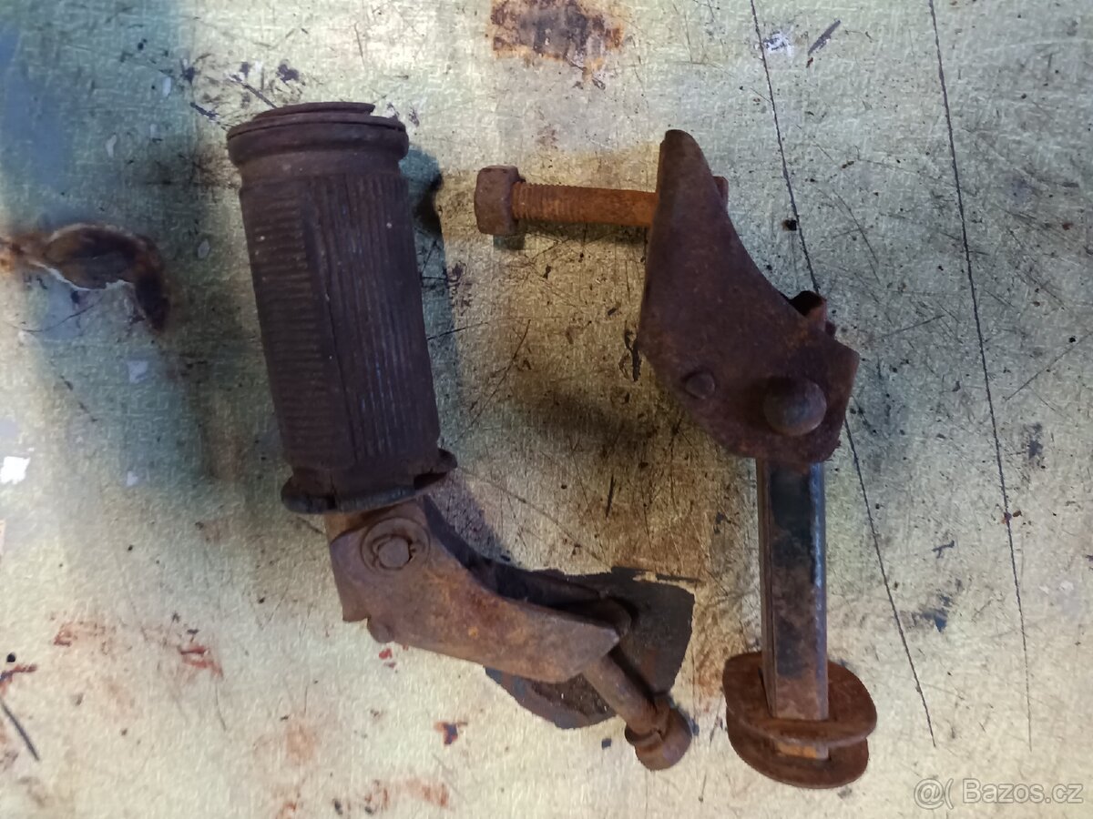 Jawa pérák zadní stupačky