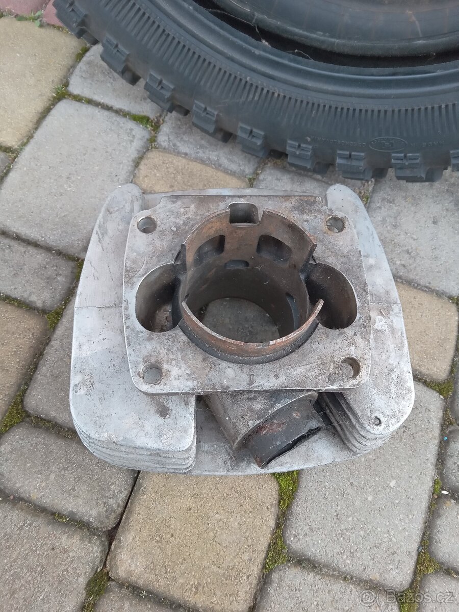 Pneu jawa enduro18 valec cz,981