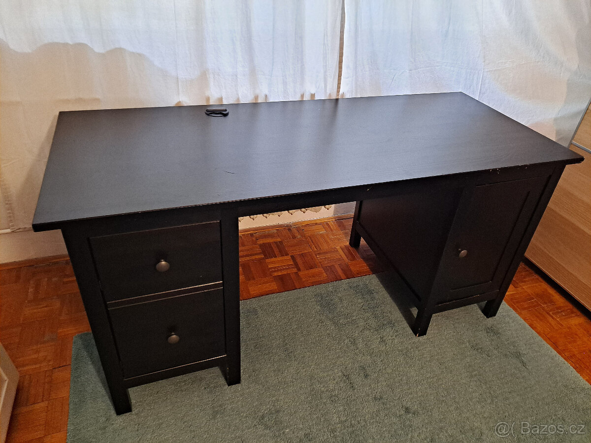 Psací stůl IKEA černý masiv